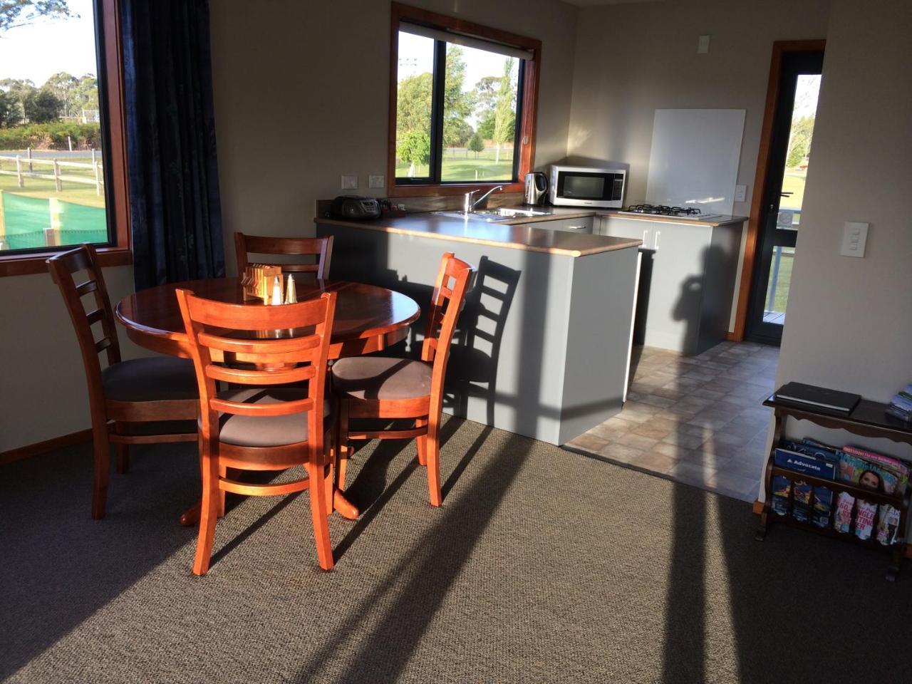 Acheron Cottages Manapouri Exterior photo
